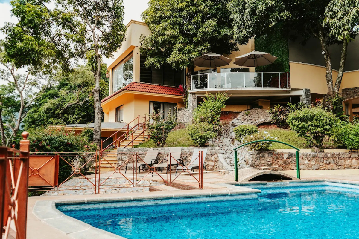 Hotel Cumbres- Goméz Farías